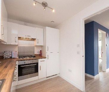 2 bedroom flat to rent - Photo 2