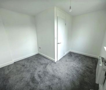 2 bedroom end of terrace house to rent - Photo 4