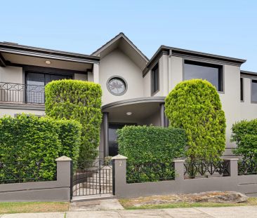 Breathtaking Harbour Views and Elevated Family Living in Greenwich - Photo 6