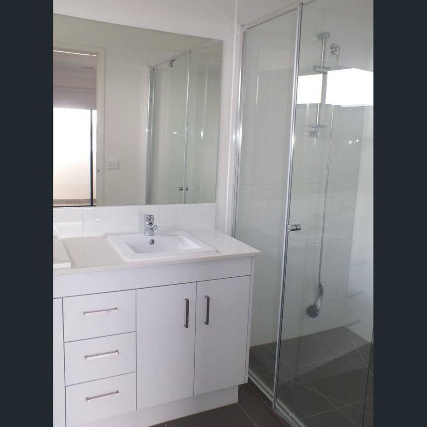 Double Story Family Friendly Home! - Photo 1