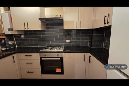 2 bedroom terraced house to rent - Photo 4