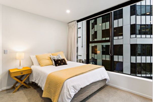 Luxury 3 Bedroom Living - Photo 1