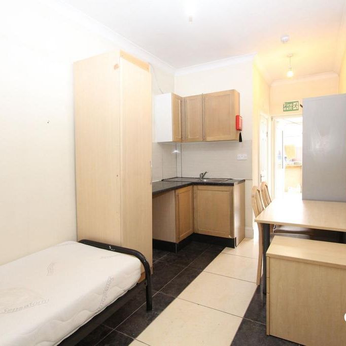 Studio to rent - Photo 1