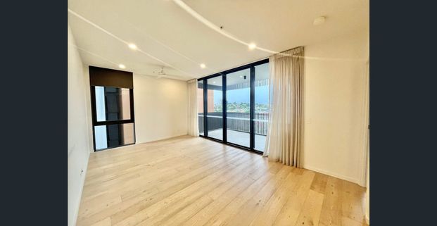 Modern Apartment in Vibrant West End - Photo 1