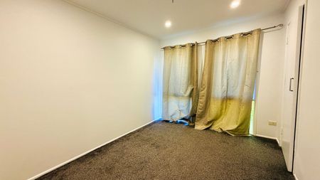 Stylishly Updated Family Home with Brand-New Kitchen - 3 Bed plus 4th Room / Rumpus - Photo 3