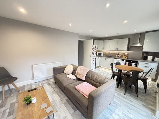 68A Flat 2 Victoria Road, Leeds, LS6 1DL - Photo 1