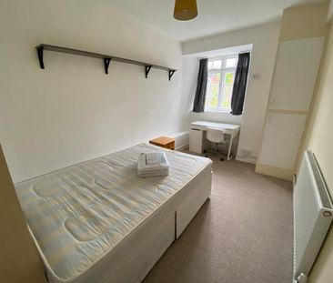 3 bedroom flat to rent - Photo 5