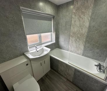 2 bedroom semi-detached house to rent - Photo 6