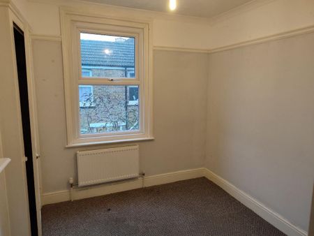 3 bedroom flat to rent - Photo 3
