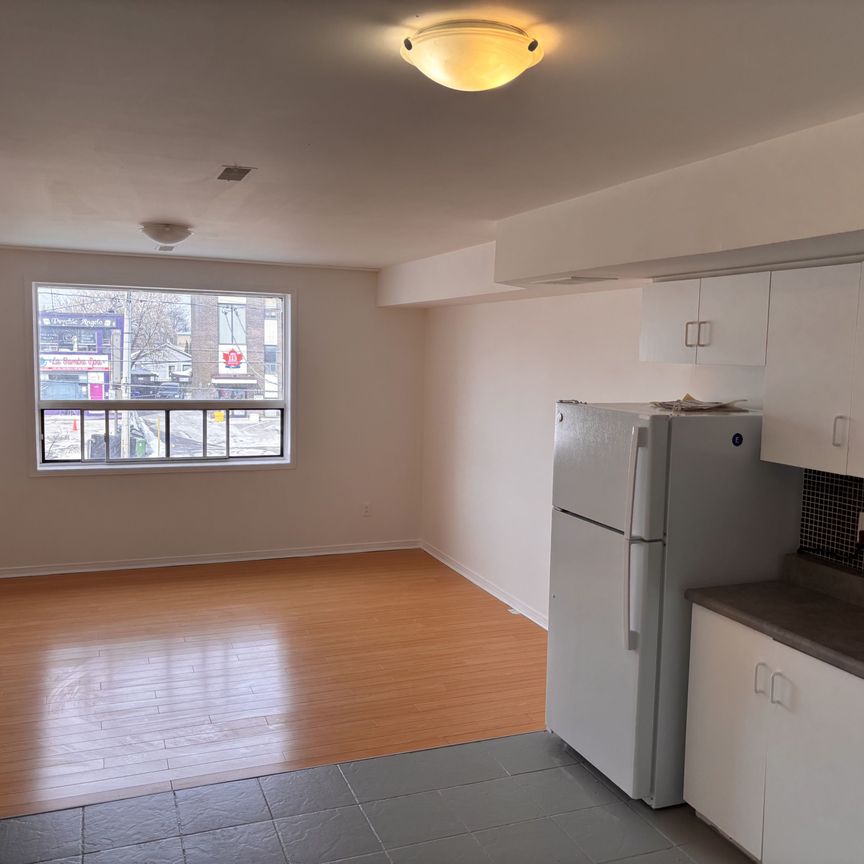 For Lease - 879A Wilson Avenue Unit# Upper, Toronto, Ontario - Photo 1