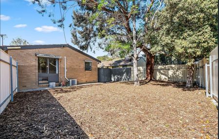 Bright, Low-Maintenance Unit in a convenient Location - Photo 5