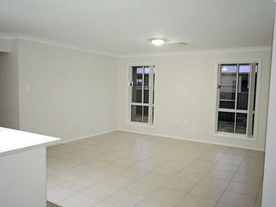 MODERN FAMILY HOME WITH SPACE & COMFORT - Photo 1