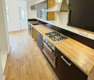 3 bedroom end of terrace house to rent - Photo 2