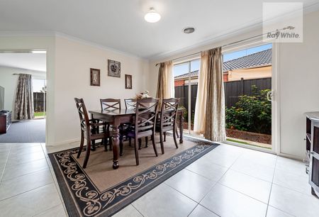 Grand Family Home - Photo 5