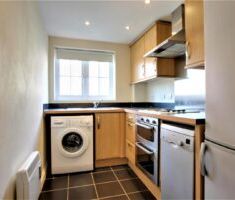 2 BEDROOM Apartment - Ground Floor - Photo 4