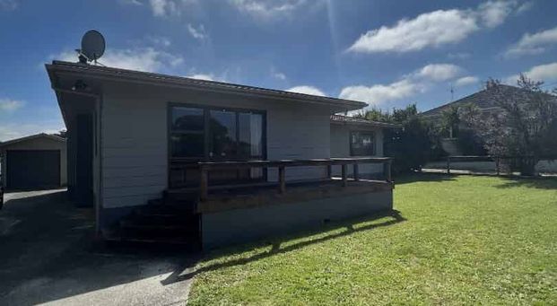 Spacious 3 Bedroom Home - Photo 1