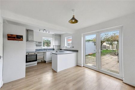 3 bedroom detached house to rent - Photo 2