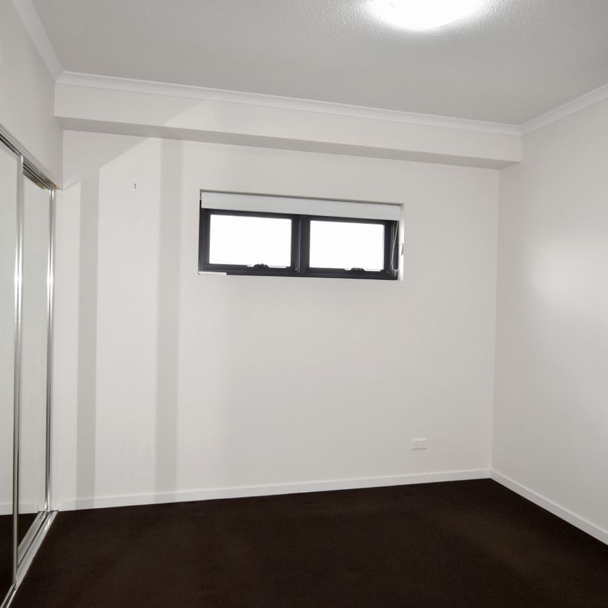 STYLISH EXECUTIVE CBD APARTMENT - Photo 1