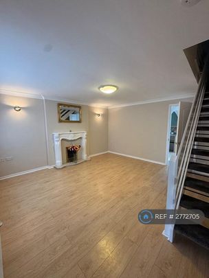 3 bedroom semi-detached house to rent - Photo 1