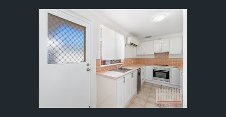 STREET FRONT VILLA - Photo 5