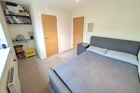 2 bedroom end of terrace house to rent - Photo 4