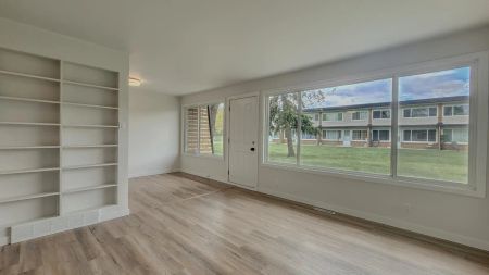 Garden Court — 2 Bedroom - Photo 4