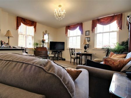 Flat to rent on - Photo 2