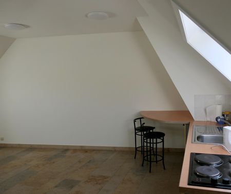 Lichtrijke studio met garage in het centrum van Wingene! - Photo 2