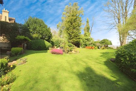 Coopers Hill Lane, Englefield Green, Surrey, TW20 0JY - Photo 4