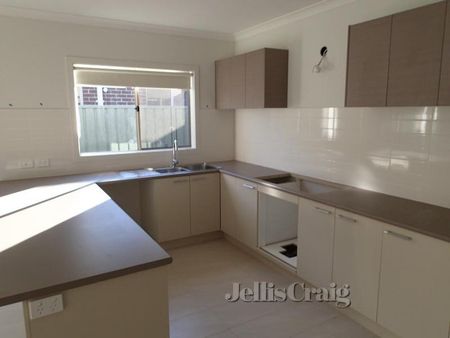 79 Manuka Grove, Wyndham Vale - Photo 3
