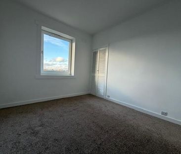 3 bedroom flat to rent - Photo 6