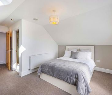 1 bedroom coach house to rent - Photo 1