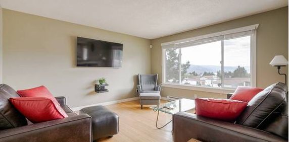 *Furnished! Avail Immediately Pets Friendly, 3 Bed, 1 bath + Sofa Bed, - Photo 2