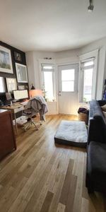 LARGE 3 BEDROOM UPPER STEPS FROM DUFFERIN GROVE PARK $3900 INC - Photo 3