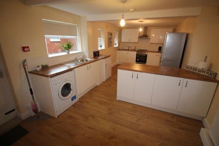 6 bedroom house to rent - Photo 4