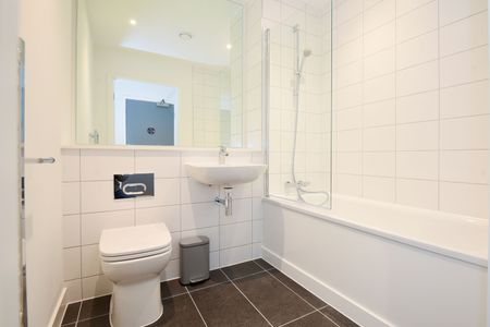 1 Bed Flat, Wharf End, M17 - Photo 4