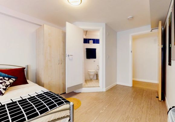 Silver En Suite - Photo 1
