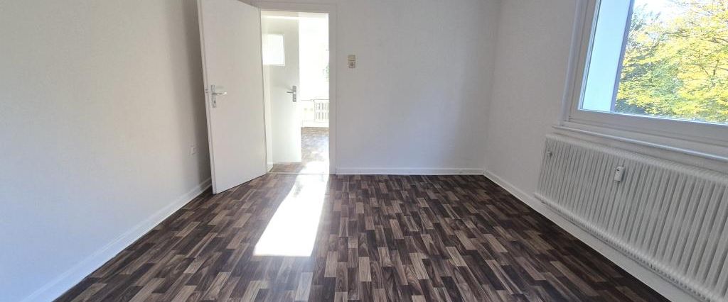 Small, fine, charming: living happiness with an open kitchen - Photo 1