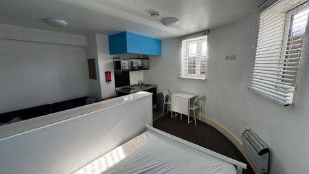 Studio to rent - Photo 4