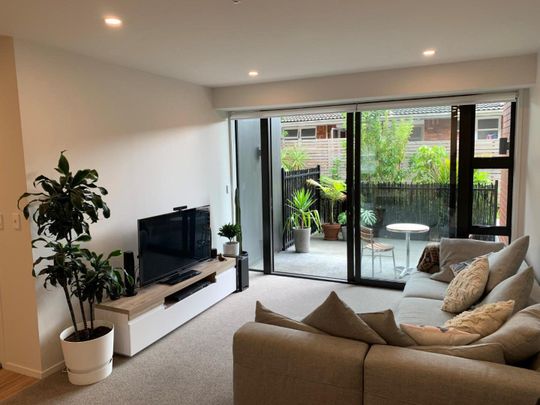 2 bedroom apartment in Onehunga - Photo 1