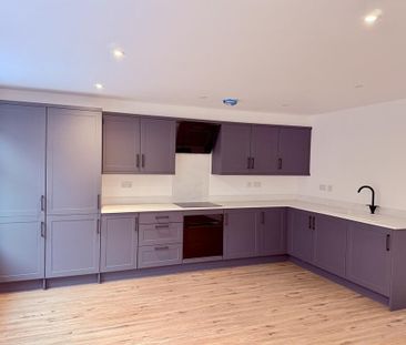 2 bedroom mews to rent - Photo 6