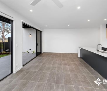 Large 4 Bedroom Townhome with Golf Course Views - Photo 5