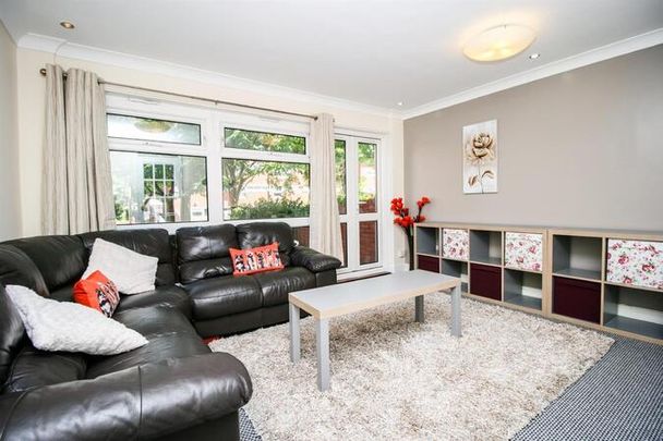 Moss House Close - Photo 1