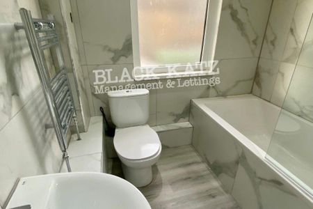 3 bedroom apartment to rent - Photo 4