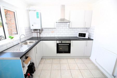 3 bedroom semi-detached house to rent - Photo 5