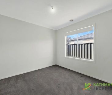 “4 Henderson Drive, Tarneit VIC 3029 - Spacious 4 Bedroom House wit... - Photo 4