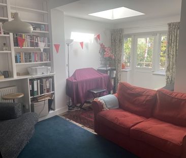 Room in a Shared House, Westcroft Way, NW2 - Photo 1