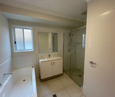 Spacious Family Home in Collingwood Park - Photo 2