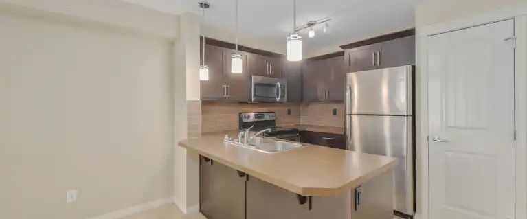 Beautiful One Bed & Den NW Condo with great access to Stoney Trail & Deerfoot. | Calgary - Photo 1