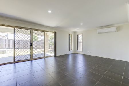 3 Bedroom Family Home With a Study!!!! - Photo 2